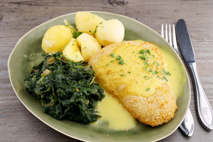 Gebratener Fisch mit Spinat und Kartoffeln