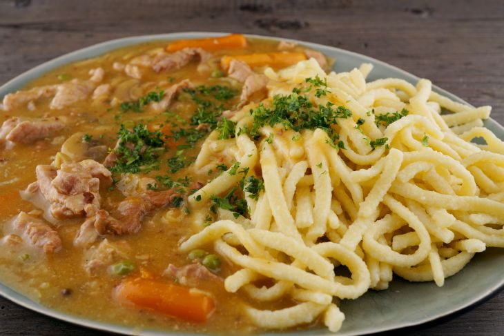 Hubertusragout mit Spätzle