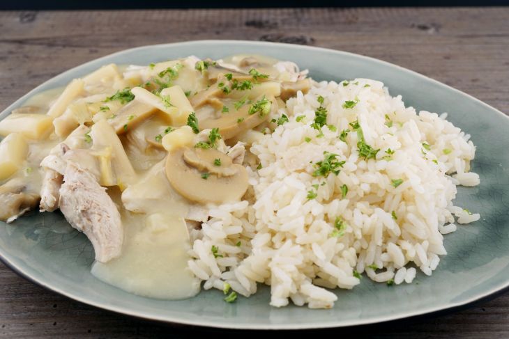 Hühnerfrikassee, Reis