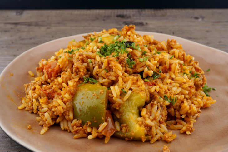 Ital. Pfanne mit Paprika, Reis, Zwiebeln, Gehacktem